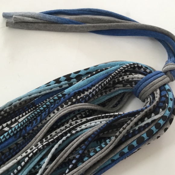 Necklush Chunky Blue, Grey, and Black Unisex Infinity Scarf is New with Bag! - Picture 4 of 6